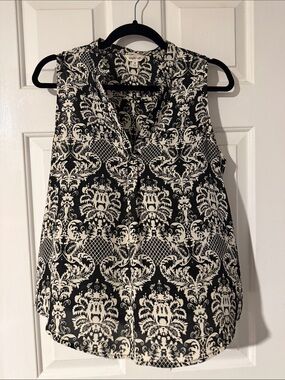Sleeveless Damask Print Camisole in Black and White